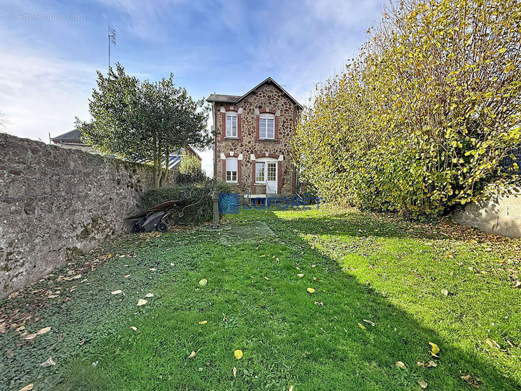 Maison à SAINT-GEORGES-DES-GROSEILLERS