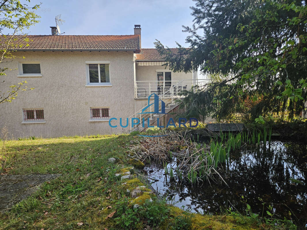 Maison à RENAISON