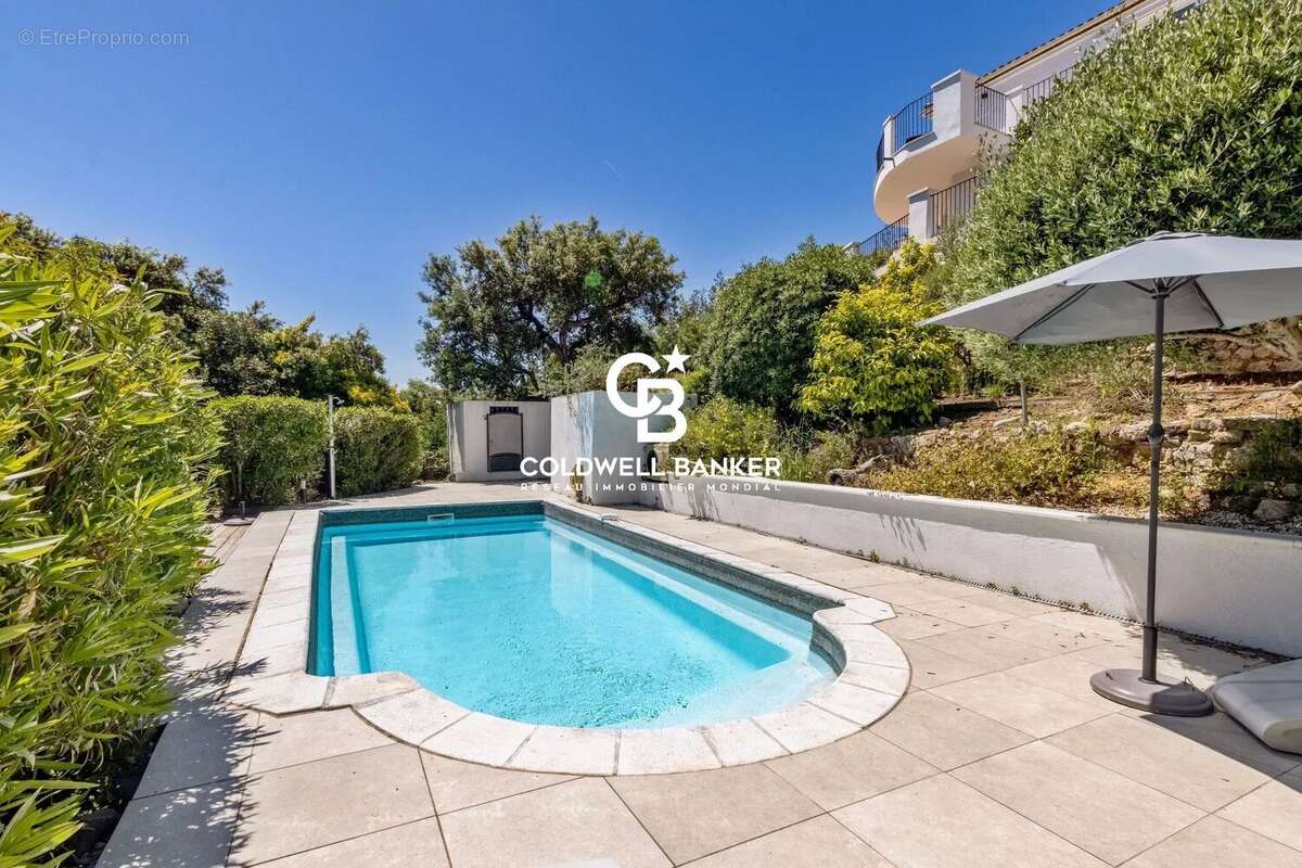 Située dans un domaine privé et sécurisé d’Agay à Saint-Raphaël, opportunité d’investissement rare sur la Côte d’Azur, alliant e - photo 30