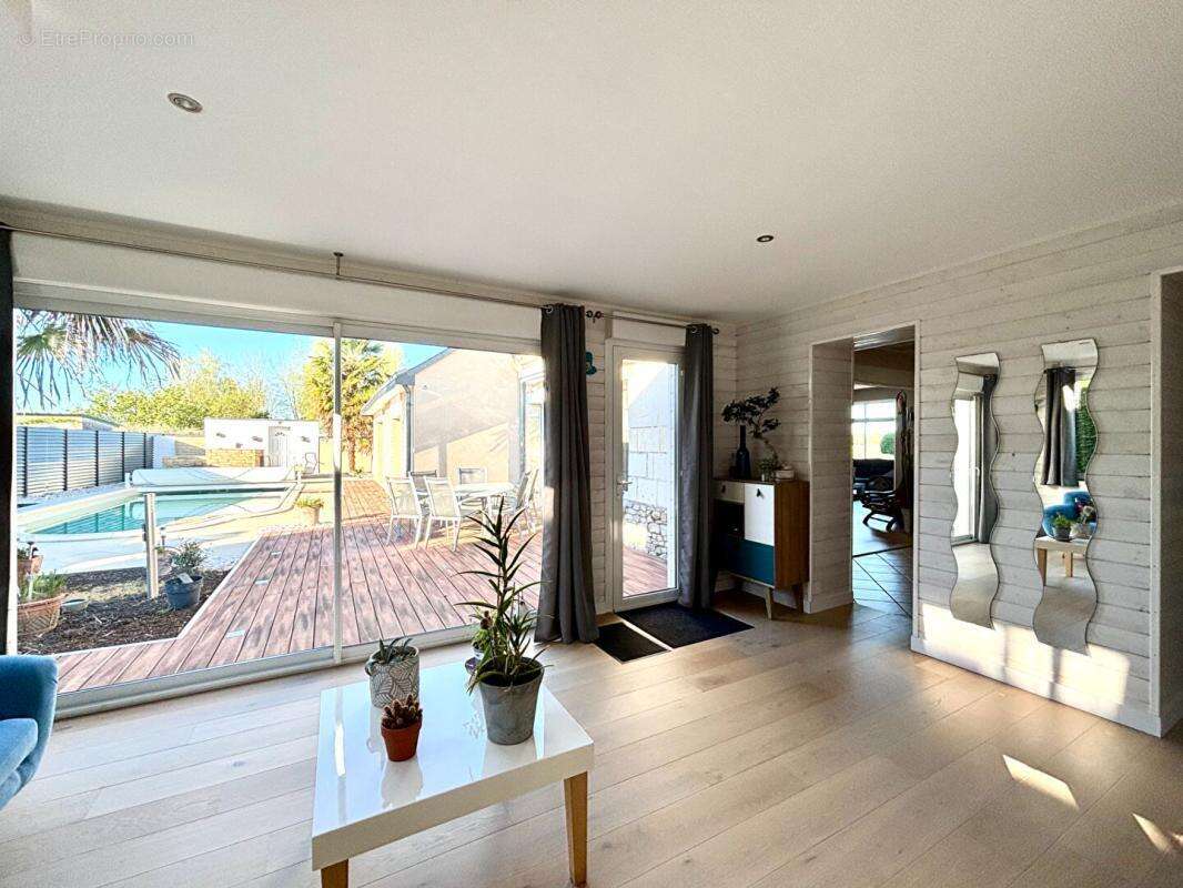 Maison 7 pièce(s) 175 m2 avec piscine - photo 7