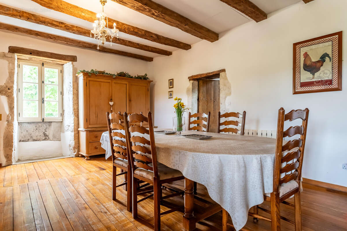 Maison à MONTAIGU-DE-QUERCY