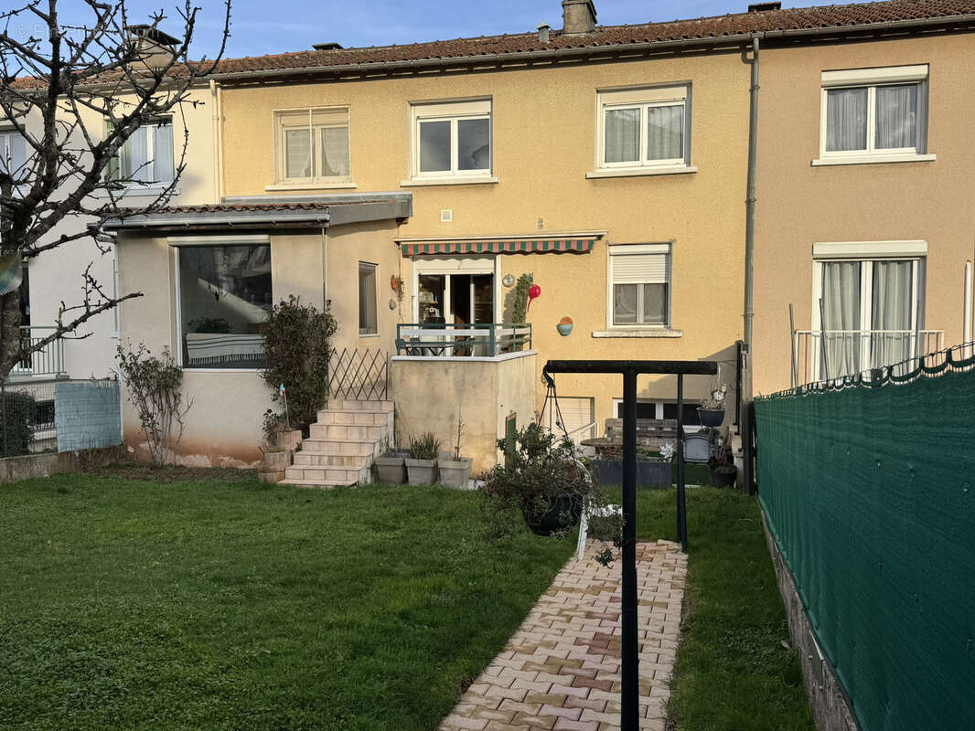 Maison à ONET-LE-CHATEAU