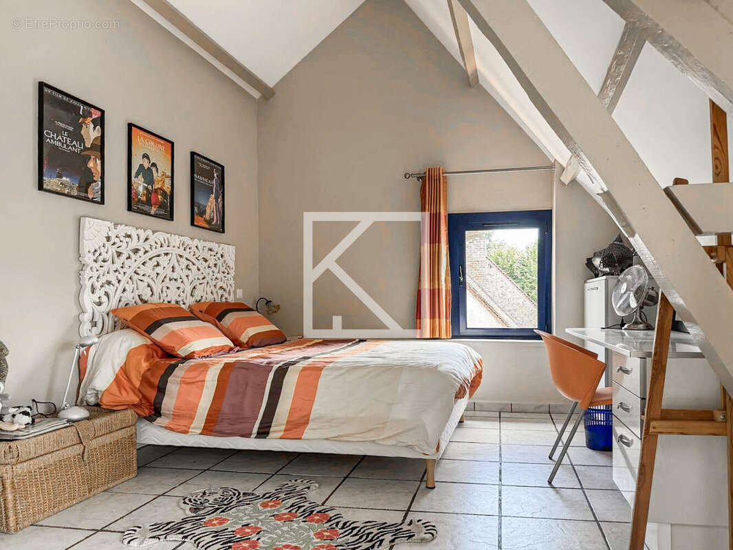 Maison 230 m² à Saint-Pavace  - photo 8
