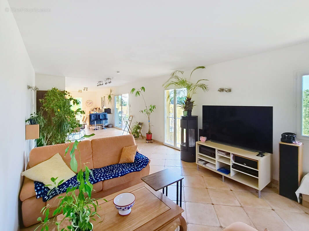 Villa T4 de 114m2 avec garage en sous-sol et jardin - photo 5
