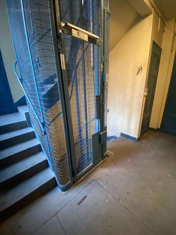 Chambre de service - Paris 16e - photo 5