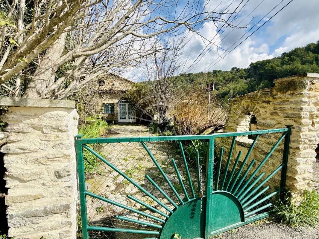 Maison à SAUMANE-DE-VAUCLUSE