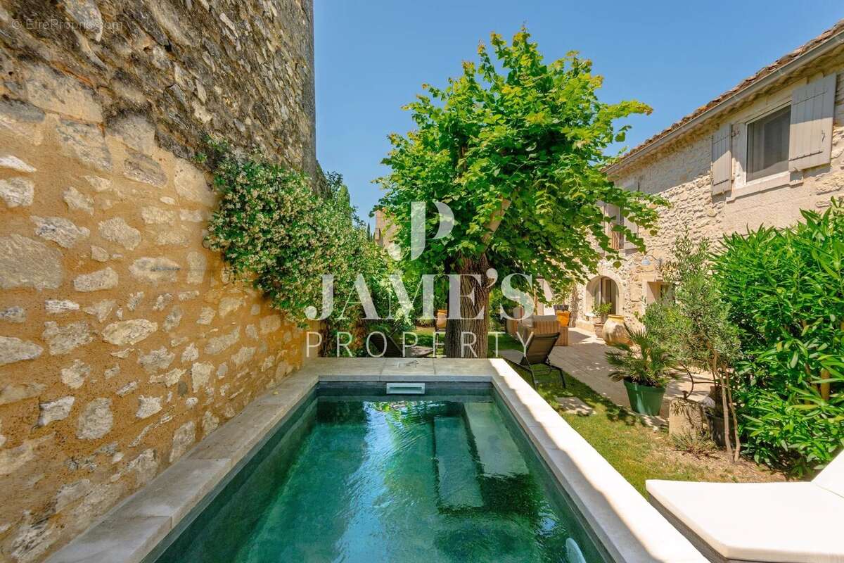 Maison 100 m² à Paradou  - photo 2