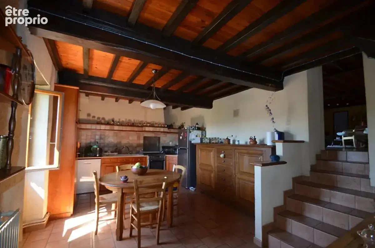 Maison de plus de 290 m2 avec plus de 6 000 m2  de terrain - photo 6