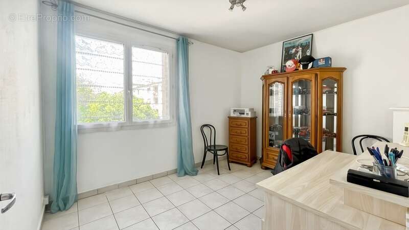 Appartement à LES CLAYES-SOUS-BOIS