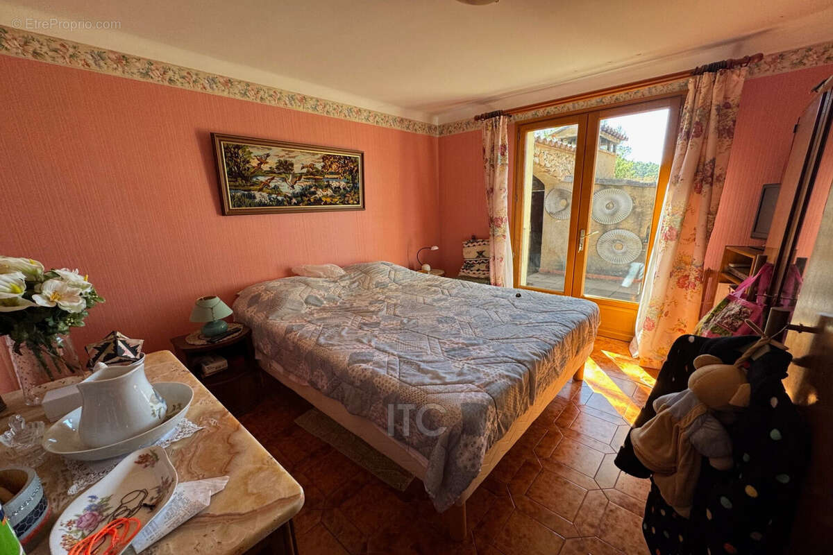 Maison à VARAGES