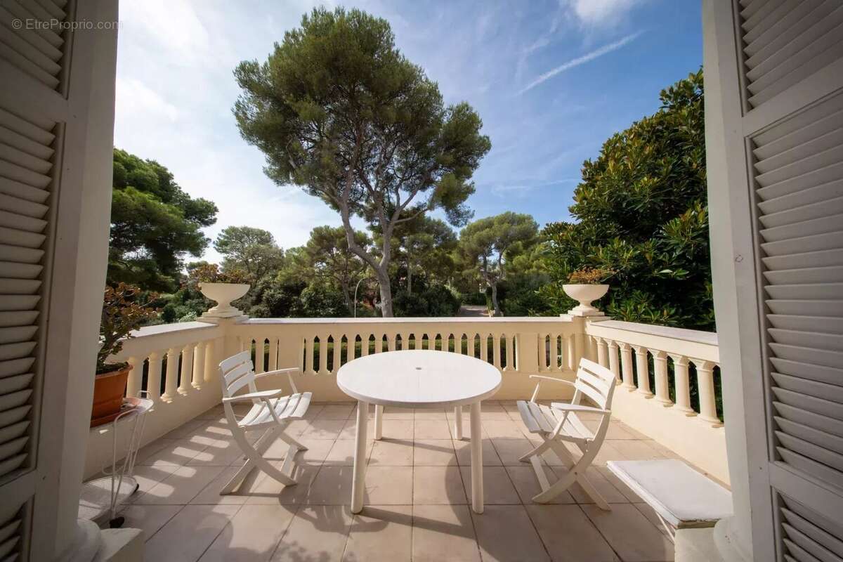 Appartement à ROQUEBRUNE-CAP-MARTIN