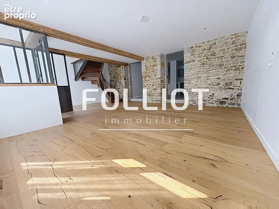 A VENDRE à Fougères centre  - Maison de 136m² avec terrasse et garage - photo 4