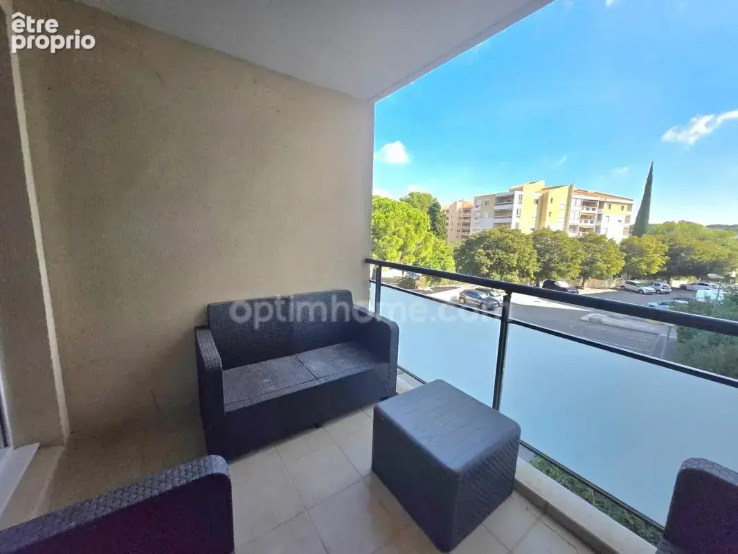 Istres – à 500 m du centre-ville – t2 avec terrasse, climatisation et parking - photo 3