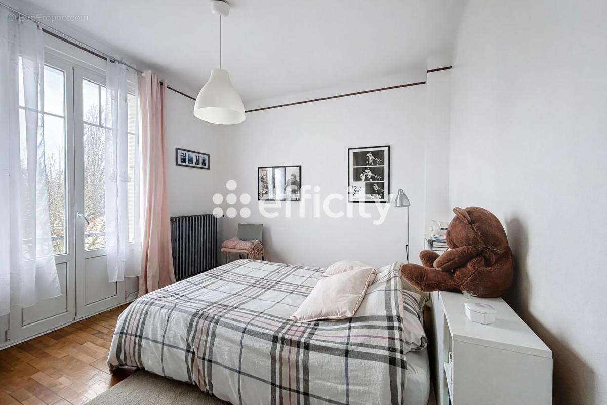 Maison à LES PAVILLONS-SOUS-BOIS