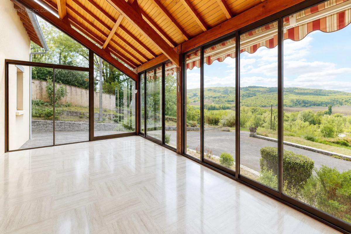 Maison spacieuse et rénovée de 291m² à Souillac - photo 7