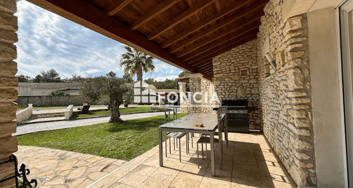 Maison à SAINT-LAURENT-DES-ARBRES