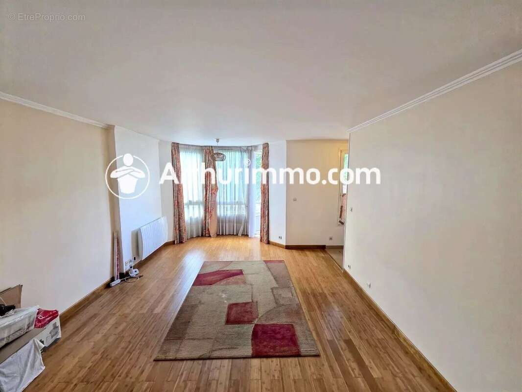 Appartement à SAVIGNY-LE-TEMPLE