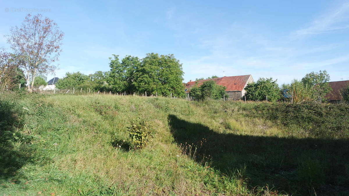Bâtisse à rénover 200 m²  - photo 4