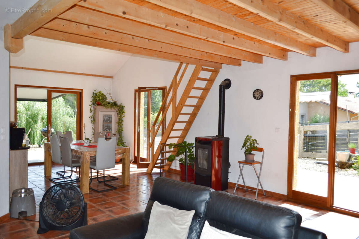 Maison T5 plain pied terrain 2500m2 - photo 6