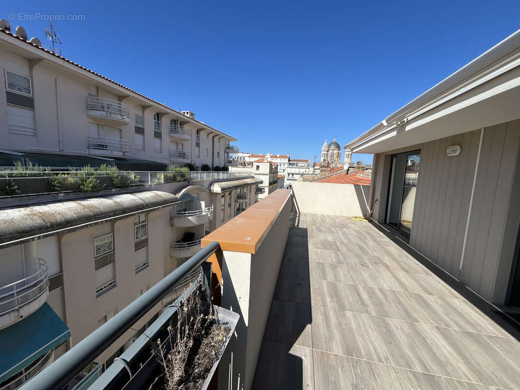 A vendre - st raphael triangle d'or -  3 pieces -dernier etage - terrasse - photo 7