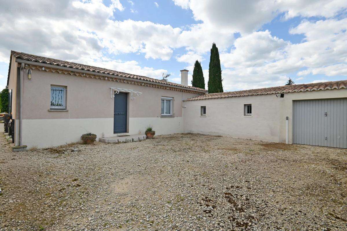 Maison à SAINT-JULIEN-DE-PEYROLAS
