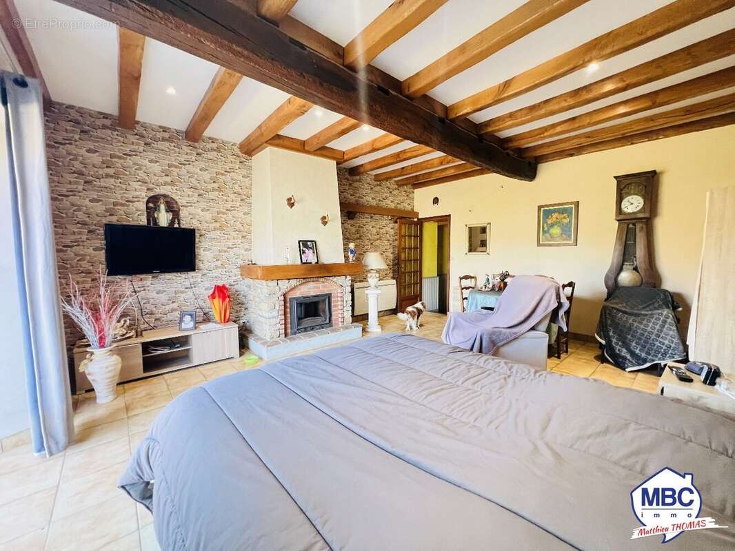 Maison en pierre - 117 m² Le Fuilet - photo 7