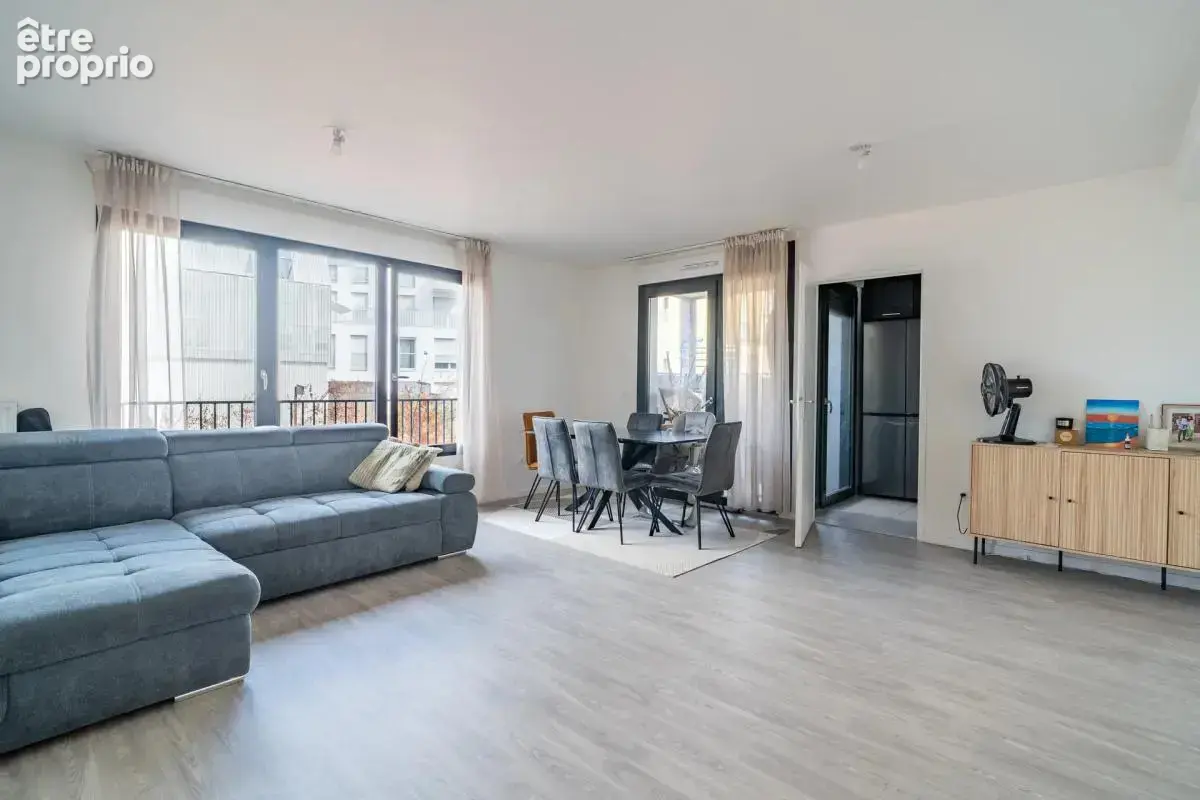 Appartement de 4 pièces de 85 m² à Stains - photo 1
