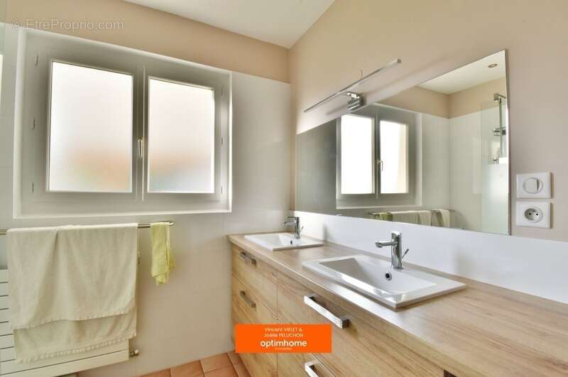 Maison à AMBARES-ET-LAGRAVE