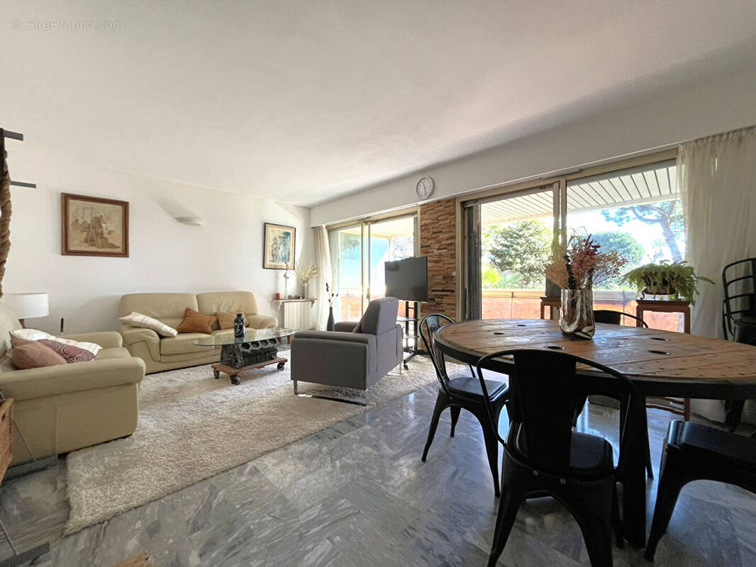 Appartement à SAINT-LAURENT-DU-VAR