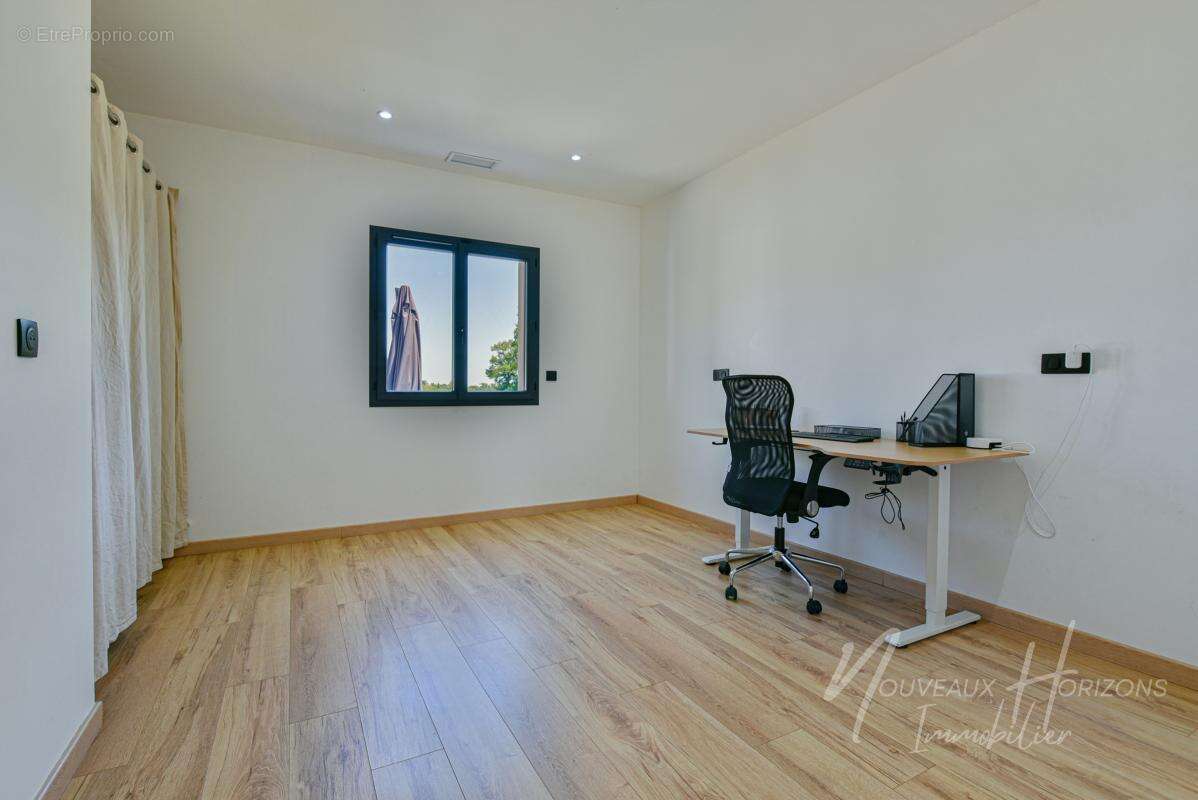 Maison 157 m² à Saint-Maurice-Les-Brousses  - photo 8