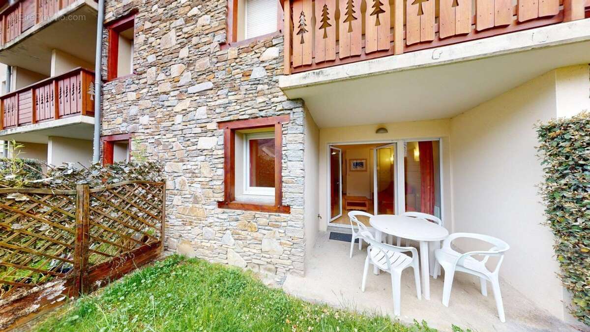  Pied-à-terre idéal à Luchon : T2 bis avec terrasse et jardin privatif  - photo 5