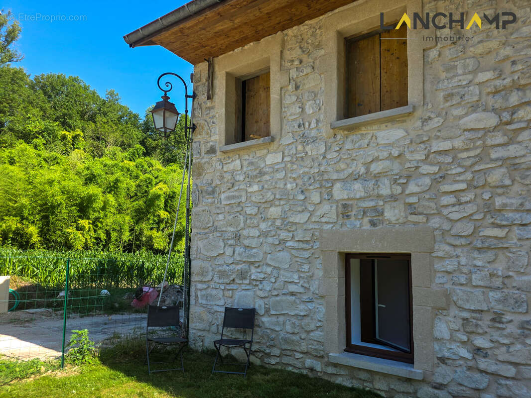 Chanaz  Appartement neuf T3 de plain-pied avec jardin privatif - photo 8