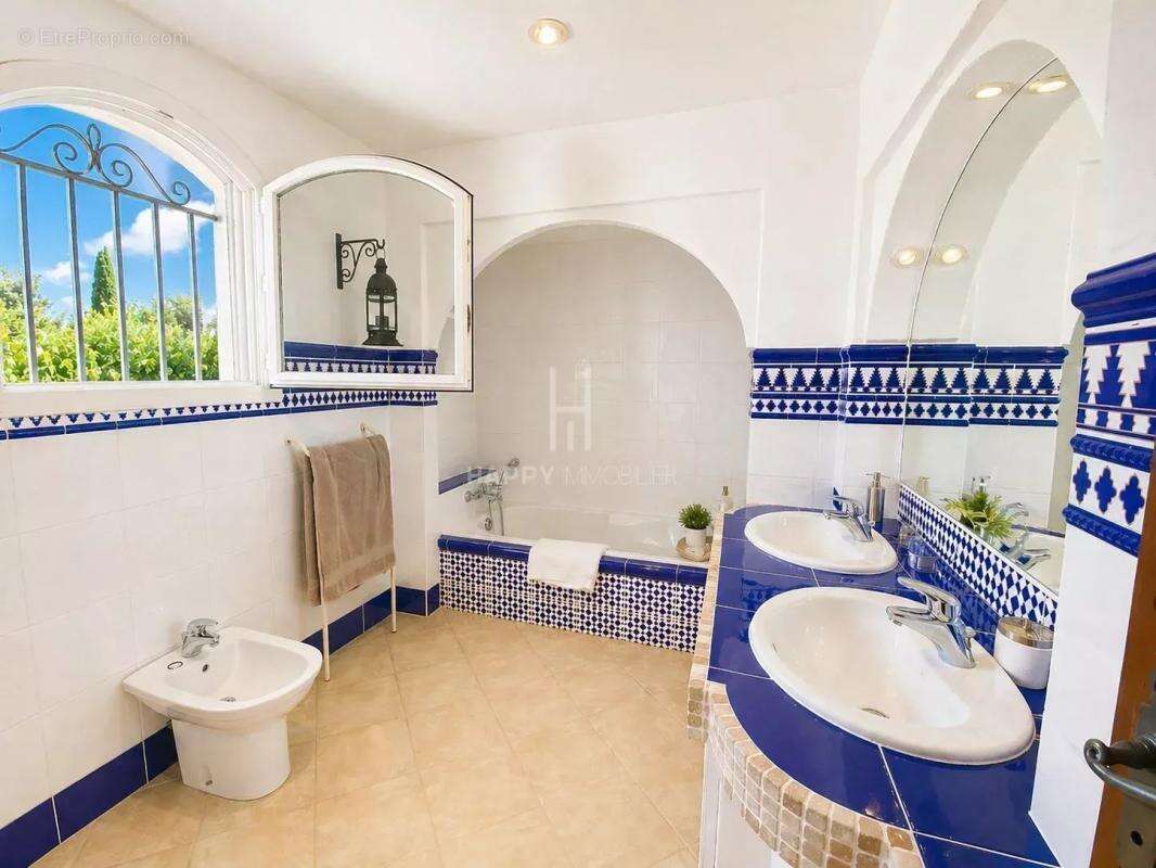 Maison à FONTVIEILLE