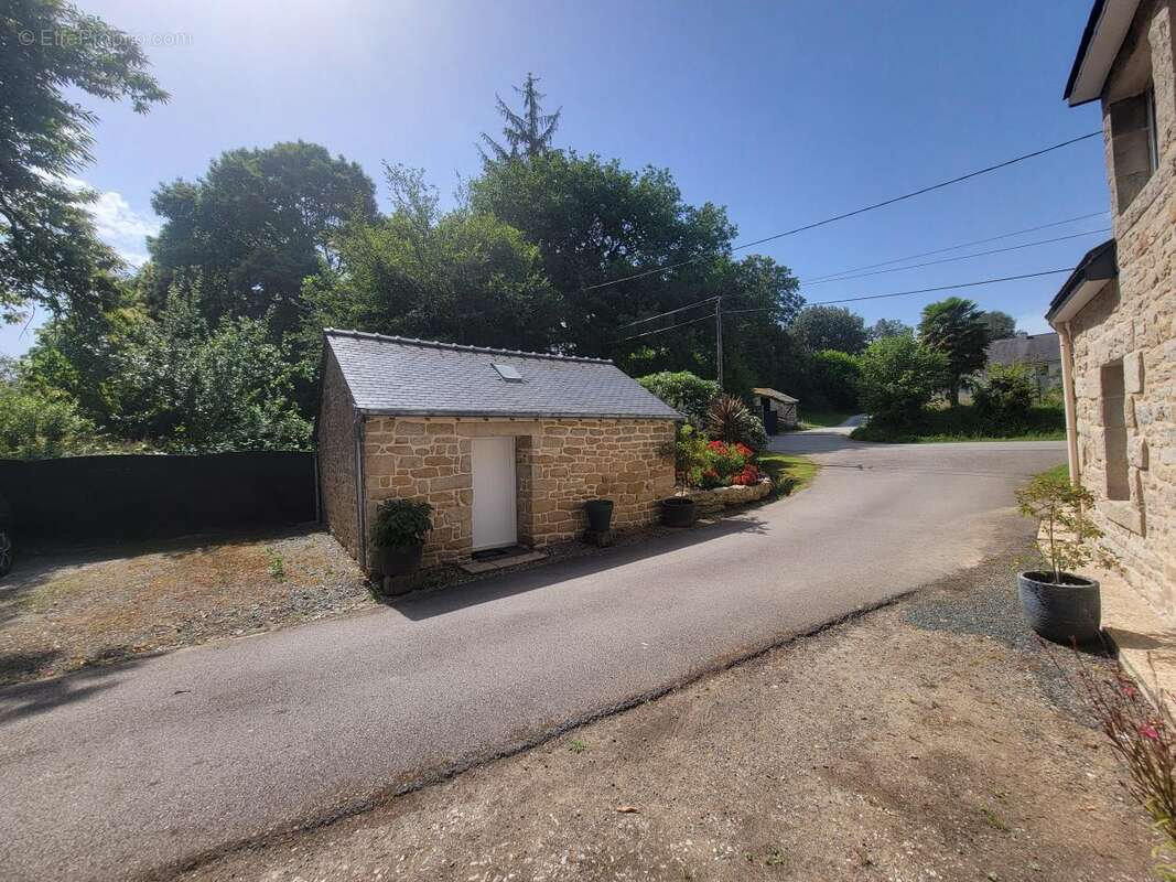 Maison 117 m² à Le Saint  - photo 8
