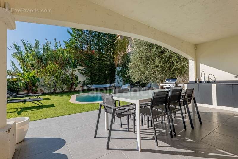 Maison à SAINT-LAURENT-DU-VAR