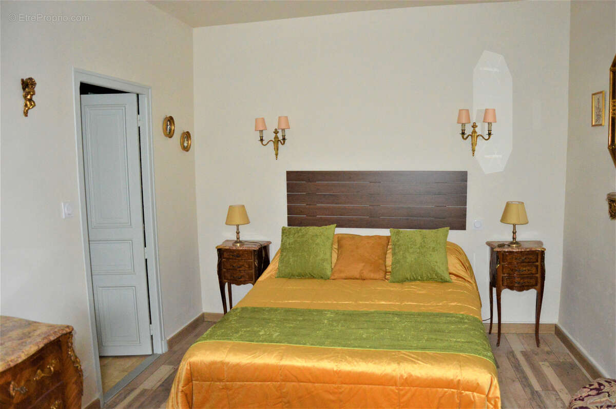 Appartement à ENTRAYGUES-SUR-TRUYERE