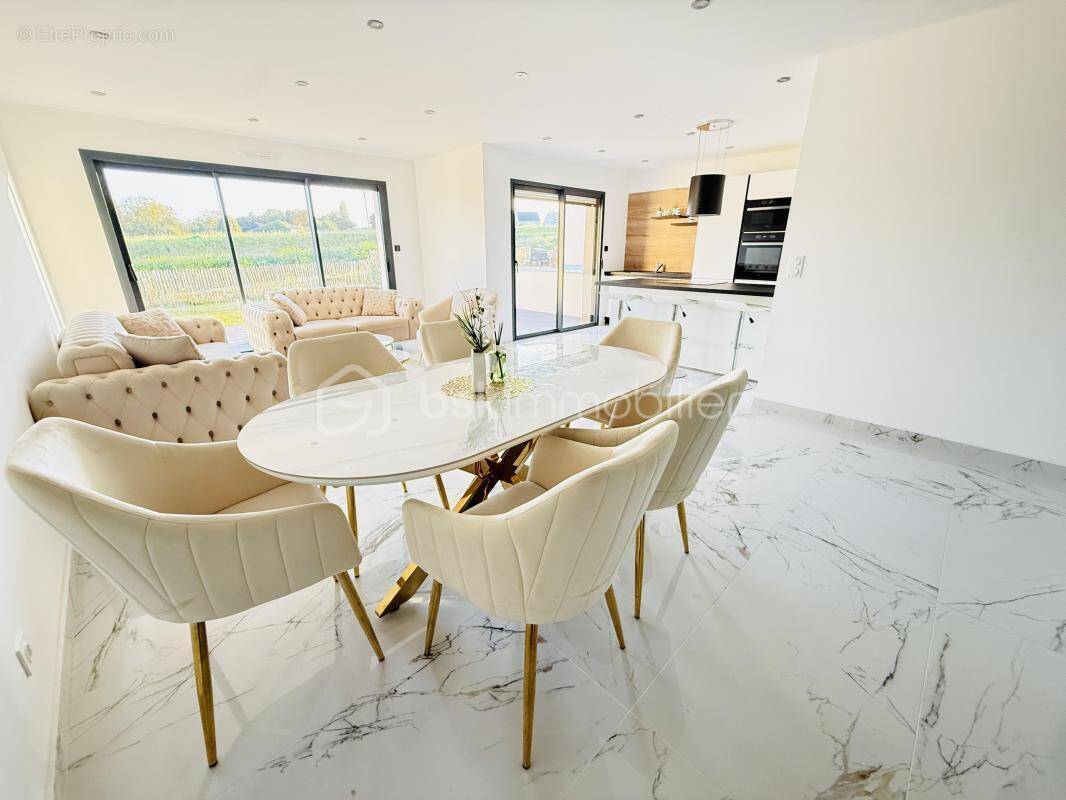 Maison à VEZIN-LE-COQUET