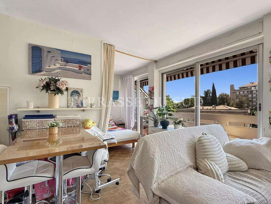 Appartement à MARSEILLE-6E