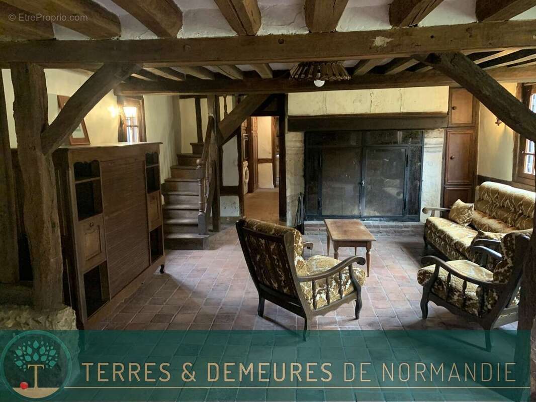 Maison à SAINT-MARTIN-DE-BIENFAITE-LA-CRESSONNIERE