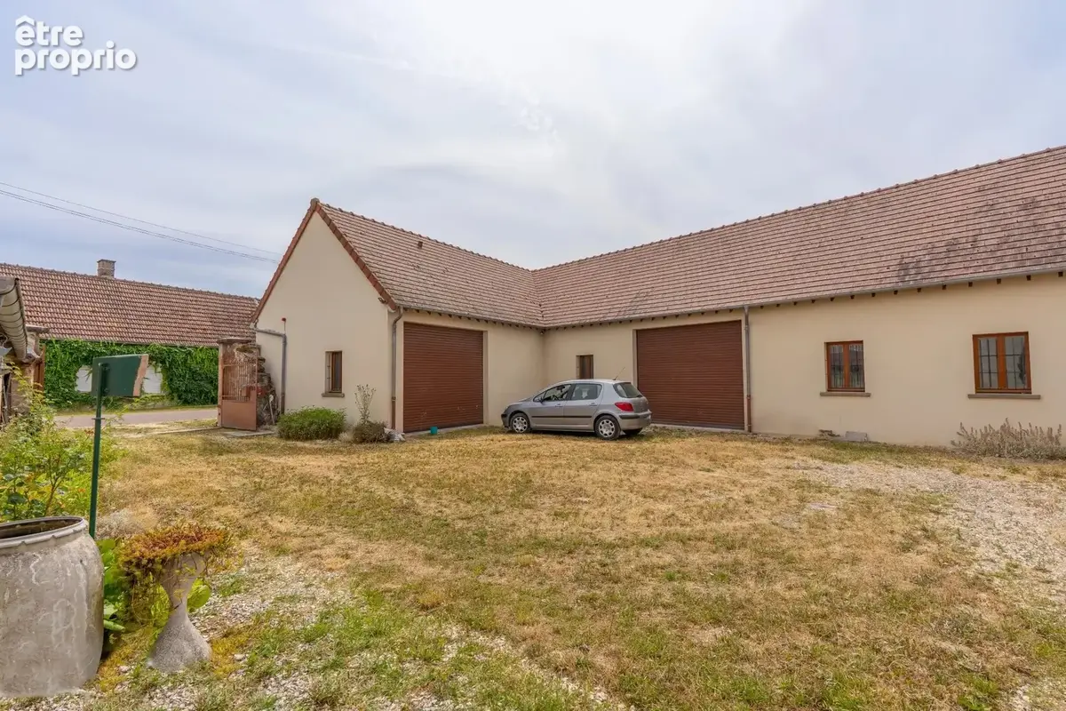Saint Lupien - Maison type V avec garage et dépendance - photo 2