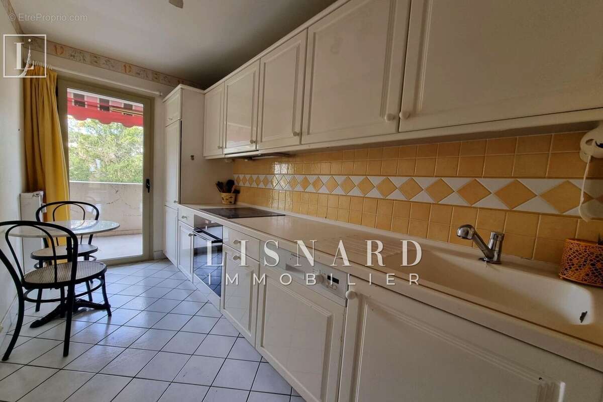 Appartement à VALLAURIS