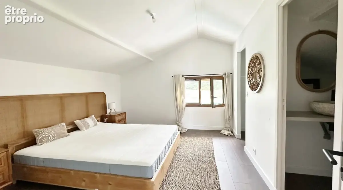 Villa balinaise rénovée proche du Bourg de type 6 pièces de 180 m2 avec piscine - photo 19