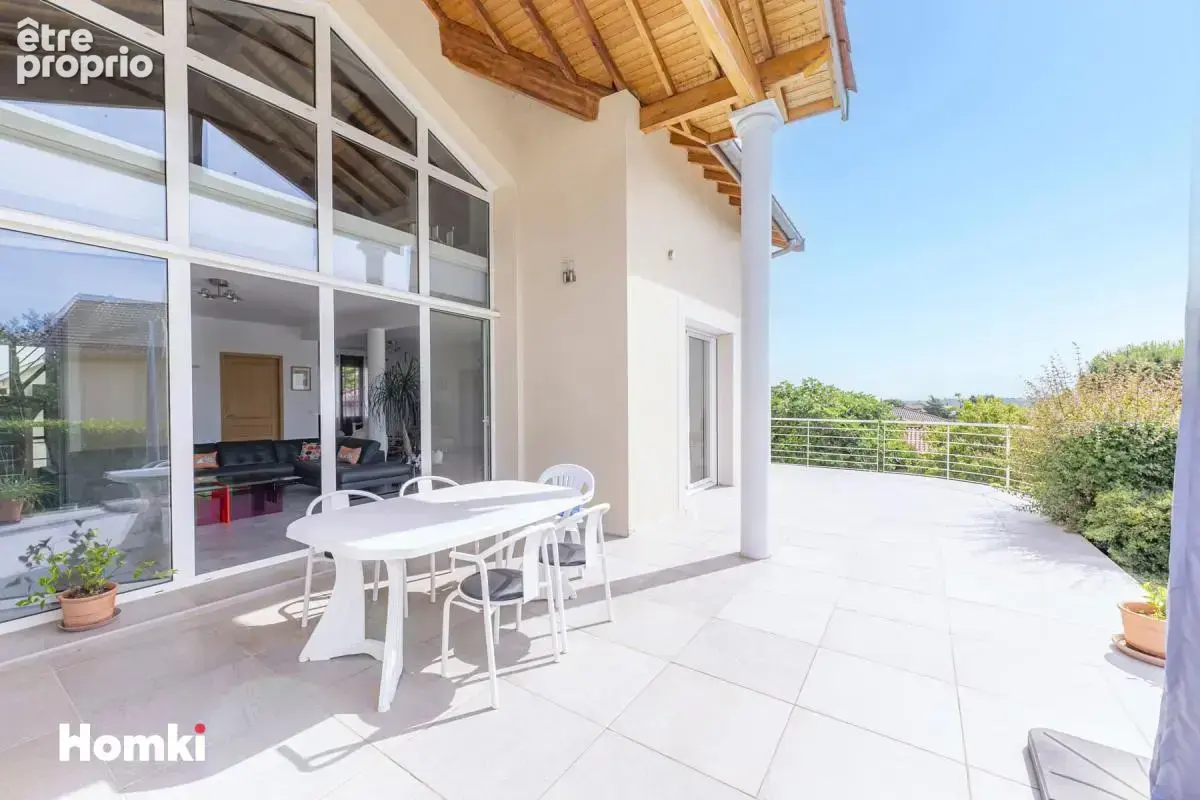 Propriété familiale T11 de 306.89 m² - photo 2