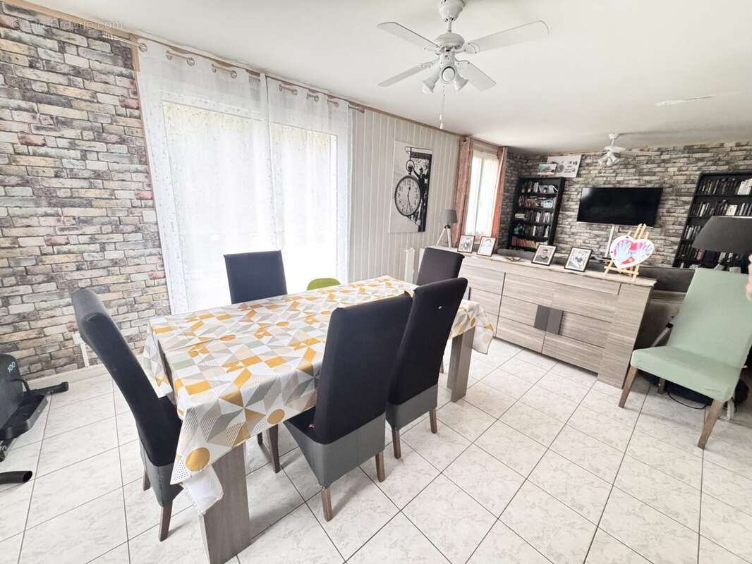 Maison à CRECY-AU-MONT