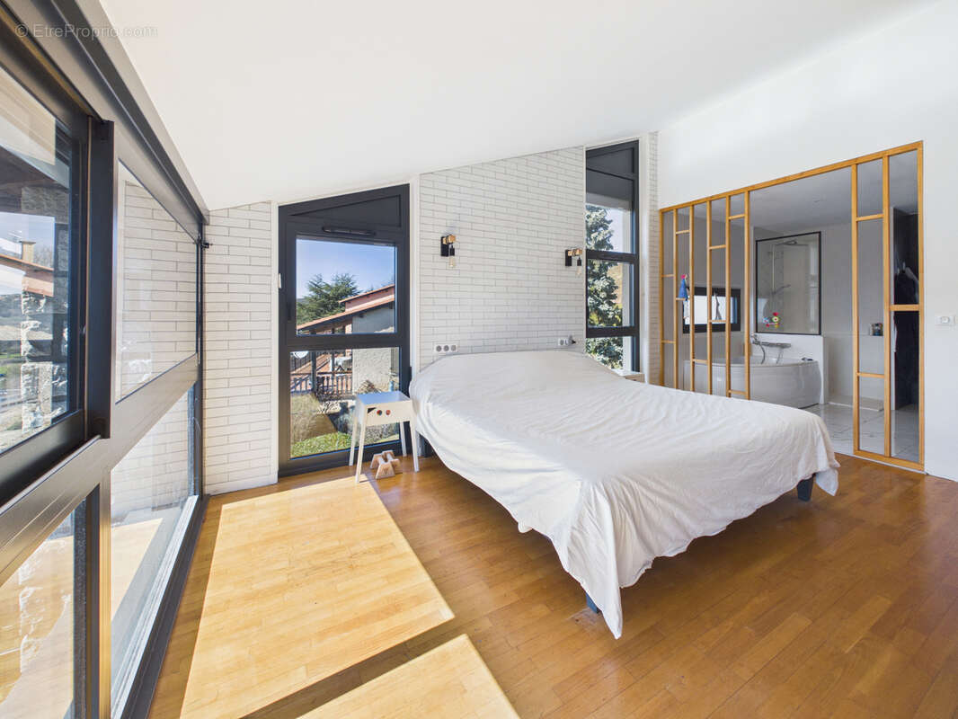 Maison à BRIVES-CHARENSAC