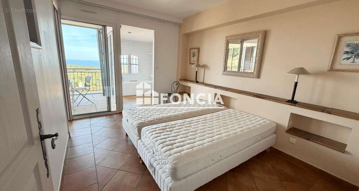 Appartement à SAINT-CYR-SUR-MER