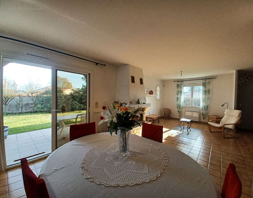 Maison à AMBARES-ET-LAGRAVE