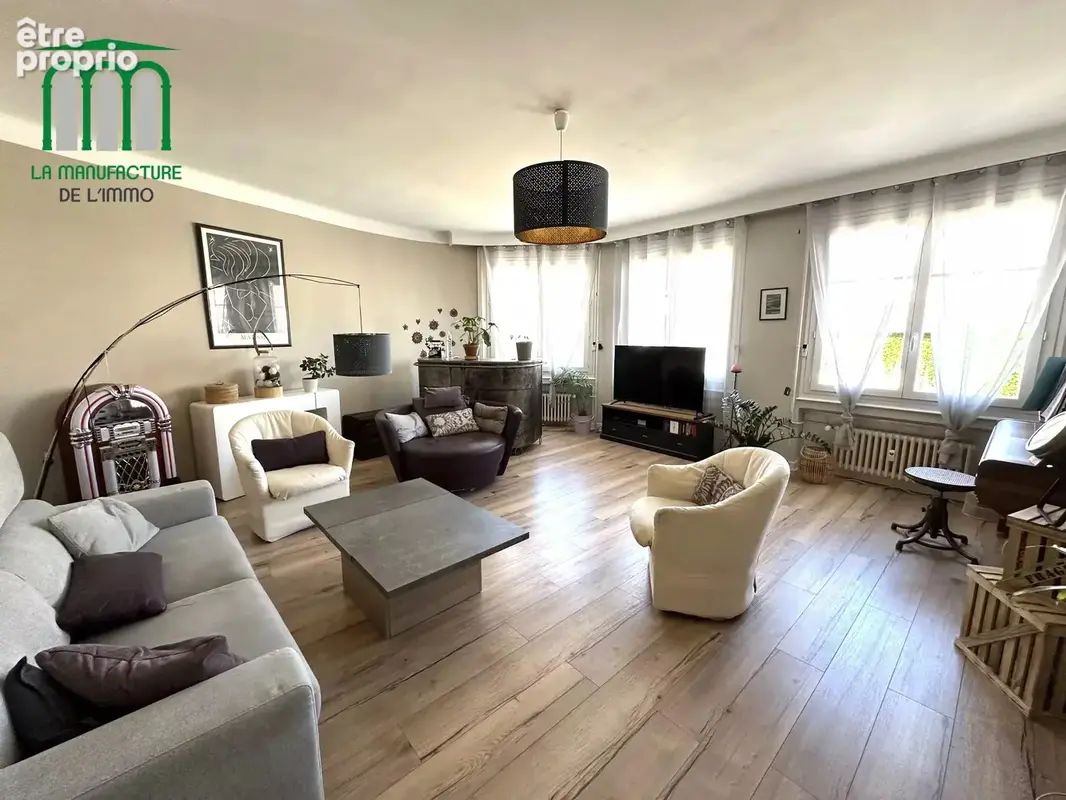 Appartement de type F6 de 140.14 m² - 4 chambres - 2 balcons - cave - normes PMR / Saint-etienne Anatole France - photo 2