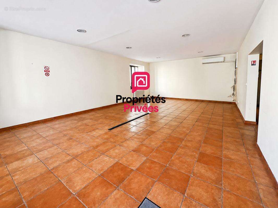 Immeuble en pierre avec garage, cour privative et fort potentiel d'aménagement - photo 6