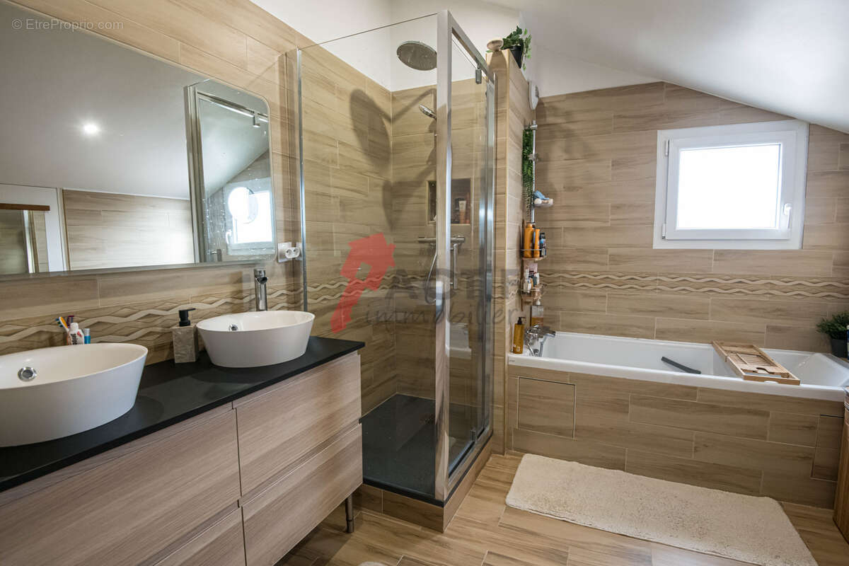 Appartement à COURCOURONNES